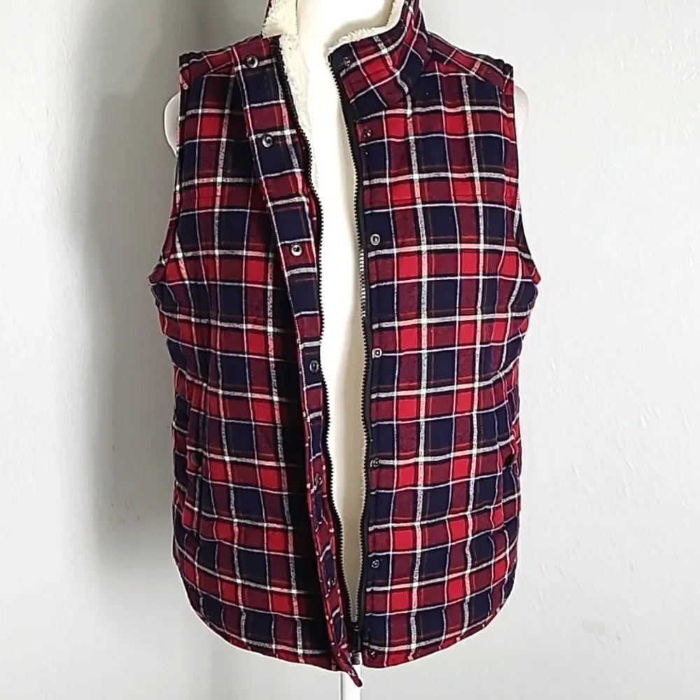 Skies Are Blue Navy Blue & Red Plaid Sherpa Lined Vest, Size Medium, NWOT